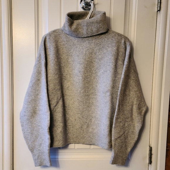 H&M Sweaters - H&M Turtleneck Sweater